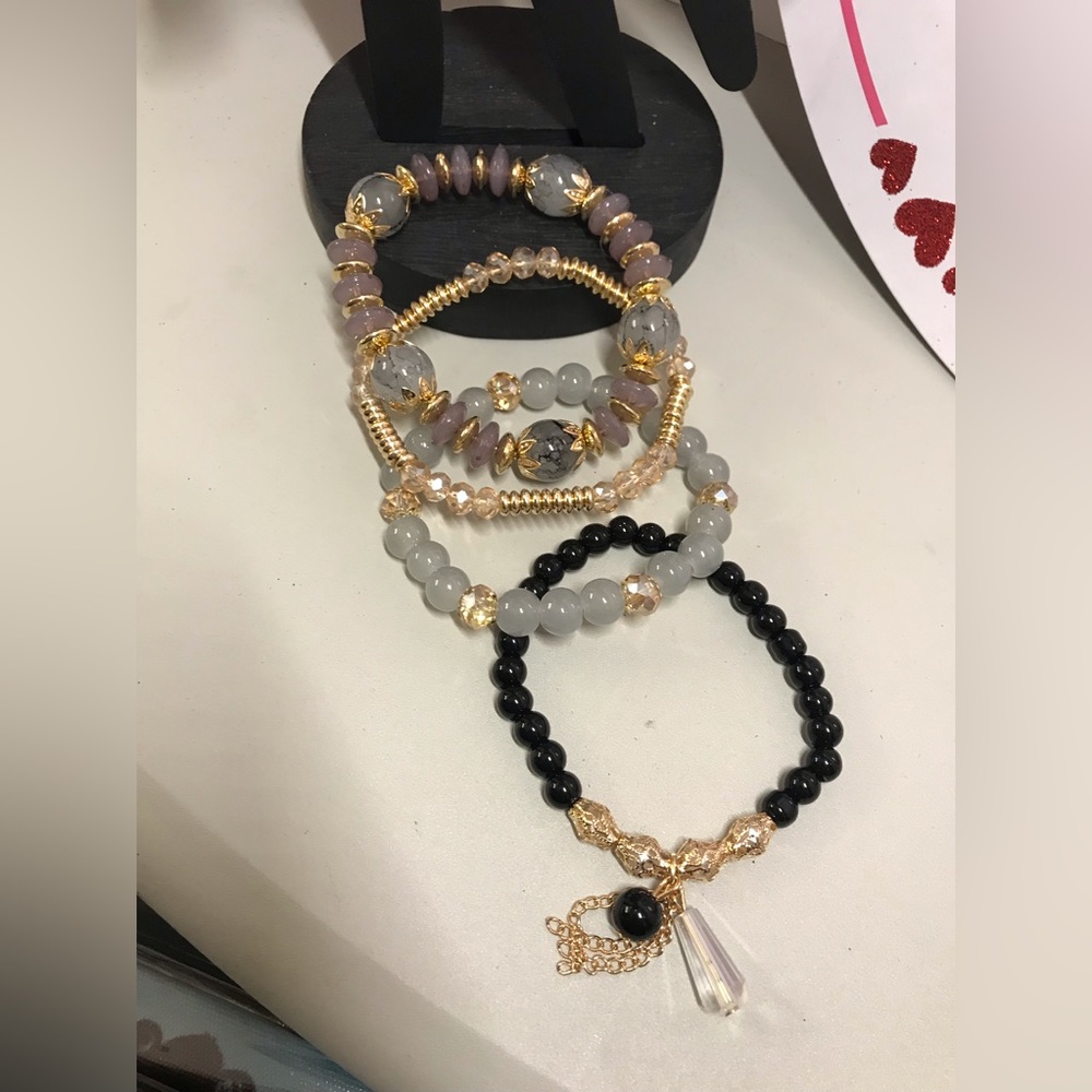 🖤💛 4 Pcs Black, Grey& Gold Beaded Bracelet Set NWT - Picture 7 of 7